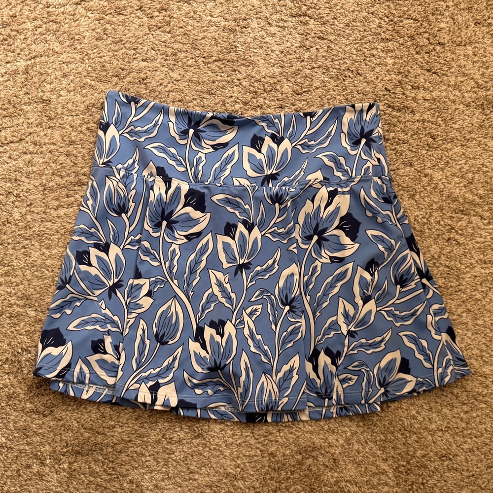 Duffield Lane The Active Sherri Skort in Blue Blossom size medium